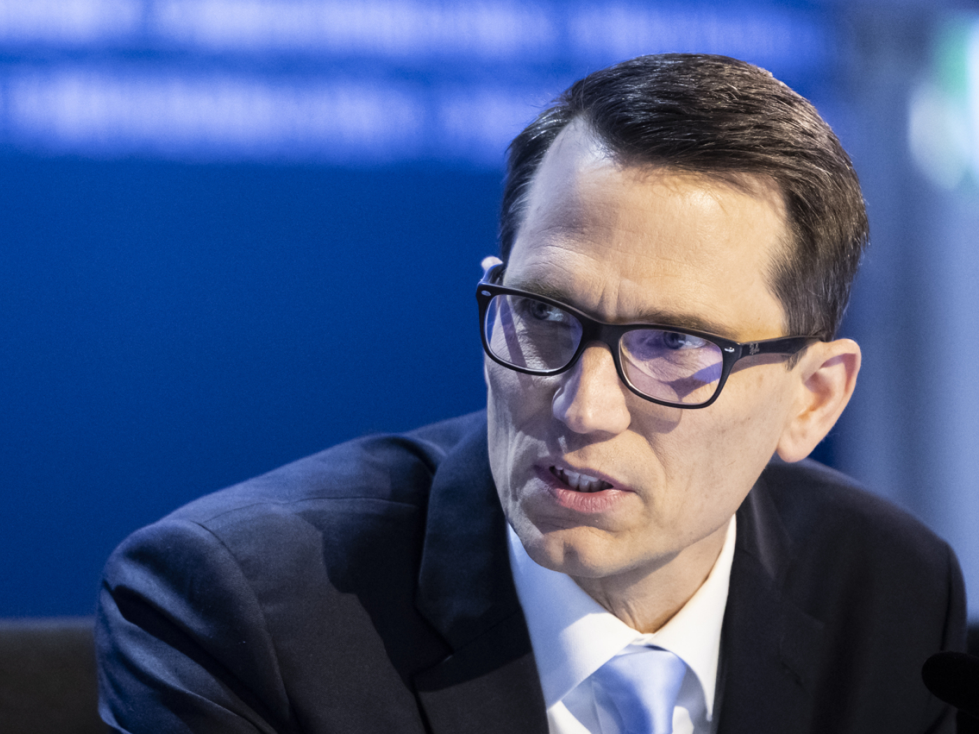 The SNB "ready to consider" the introduction of negative interest rates
